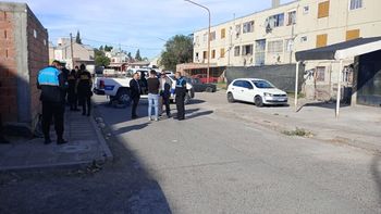 La violenta agresión al sargento retirado de la Policía de Chubut fue en el Barrio Mil Viviendas de Trelew. La violenta agresión al sargento retirado de la Policía de Chubut fue en el Barrio Mil Viviendas de Trelew.