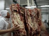Datos oficiales revelan que el valor promedio del kilo de asado descendió de manera sostenida tras el ingreso de carne con hueso a la región y hoy se ubica incluso por debajo de la media nacional. Datos oficiales revelan que el valor promedio del kilo de asado descendió de manera sostenida tras el ingreso de carne con hueso a la región y hoy se ubica incluso por debajo de la media nacional.