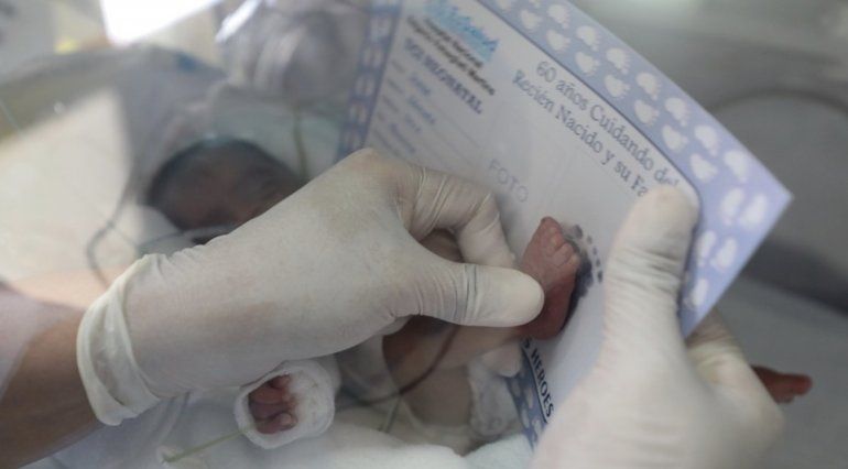 El bebé que nació prematuro y venció al coronavirus