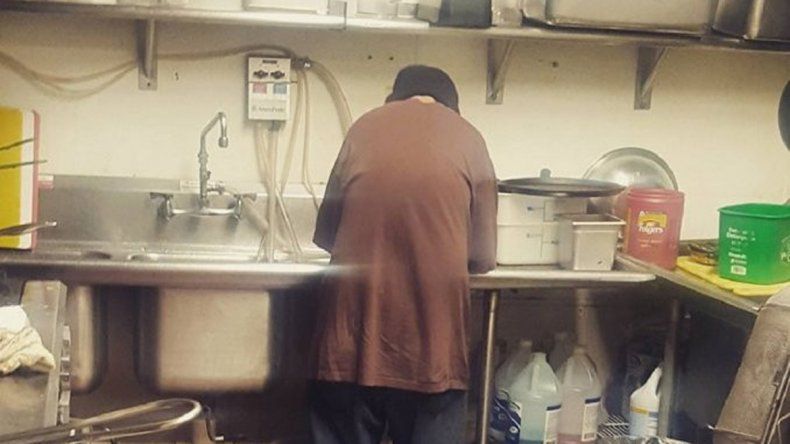 Hoy, el hombre gana su propio dinero para poder vivir.