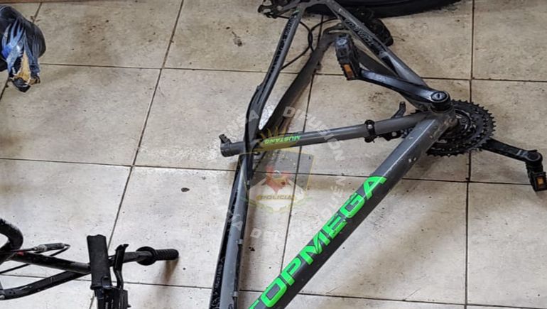 Impactante allanamiento en dos casas en Bouquet Roldán por el robo a punta de pistola a una joven