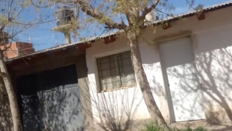 Pagaron 50 mil para alquilar un departamento y el dueño los echó a punta de pistola