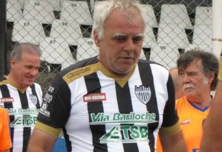 Cipo de luto por la muerte de Luis Amorone