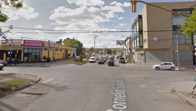 Un vendedor ambulante fue atropellado y está grave