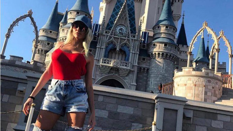 A Mickey  se le volaron los ratones  con Vicky
