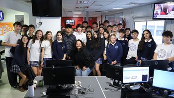 El tercer año del Colegio Confluencia visitando la redacción de LMNeuquén