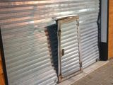 Ladrones intentaron robar por tercera vez en una joyería: tras una persecución