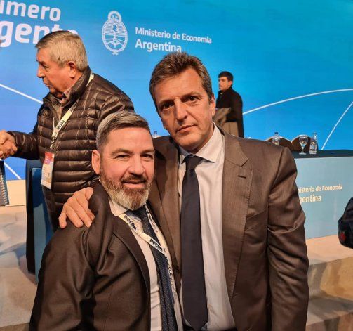 El diputado neuquino Carlos Sánchez, junto a Sergio Massa. El diputado neuquino Carlos Sánchez, junto a Sergio Massa.