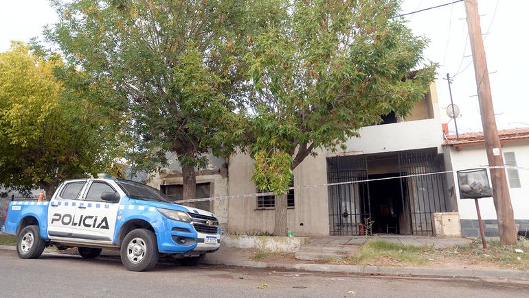 Conmoción en barrio Cumelén: un joven murió en el incendio de una casa