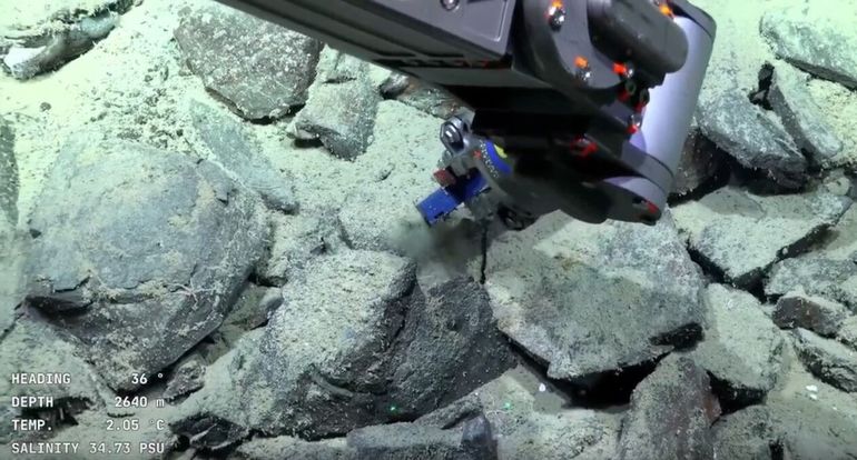 El uso de tecnología avanzada como el vehículo submarino operado remotamente SuBastian permite explorar zonas a miles de metros de profundidad.