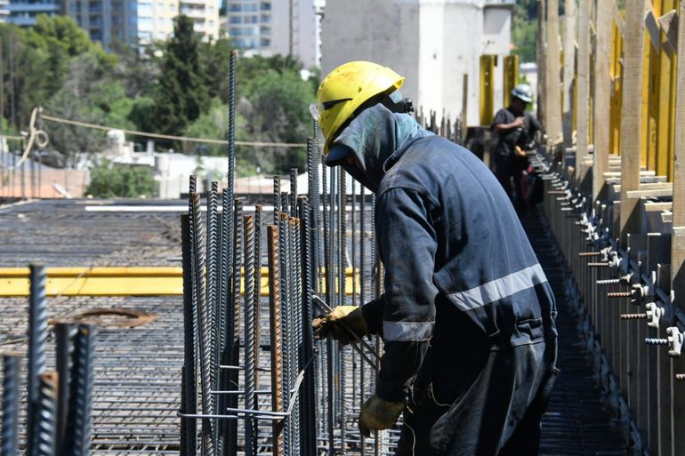 En junio, los trabajadores del sector cobrarán aumento, bono y aguinaldo. En junio, los trabajadores del sector cobrarán aumento, bono y aguinaldo.