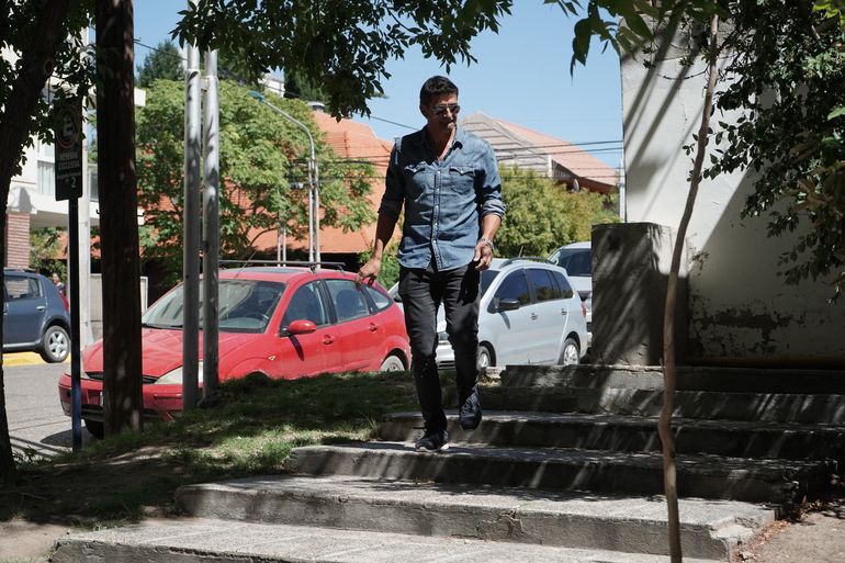 Patricio Sesnich arriba al Juzgado Federal para la indagatoria por la desaparición forzada de Sergio Ávalos. Patricio Sesnich arriba al Juzgado Federal para la indagatoria por la desaparición forzada de Sergio Ávalos.