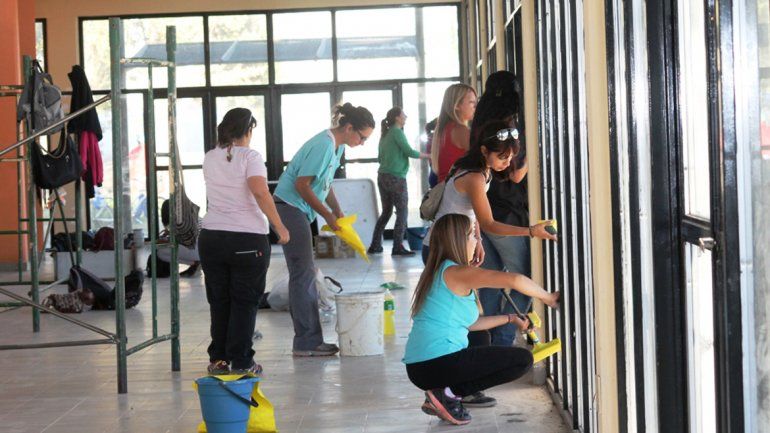 La estación de colectivos de Plottier está en plena remodelación.