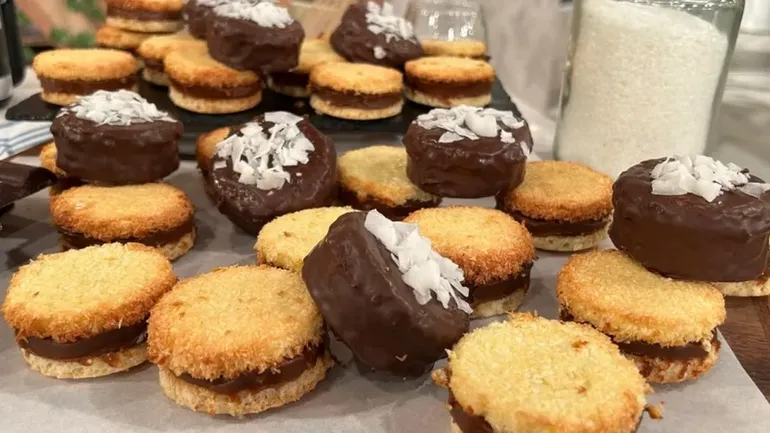 Ideal para los amantes de lo dulce: cómo hacer los riquísimos alfajores de cocolatte que son tendencia