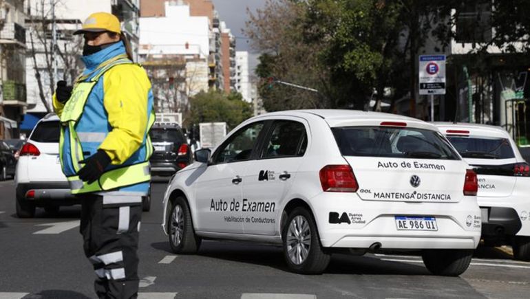 En la Ciudad de Buenos Aires, el gobierno pone autos para realizar los exámenes de la licencia de conducir. Foto: GCBA. En la Ciudad de Buenos Aires, el gobierno pone autos para realizar los exámenes de la licencia de conducir. Foto: GCBA.
