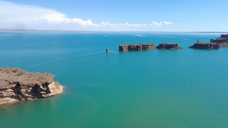 la presencia de una capa espesa verde en las aguas de El Chocón, podría implicar toxinas. | LM Neuquen la presencia de una capa espesa verde en las aguas de El Chocón, podría implicar toxinas.