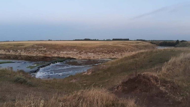 Intentó rescatar a sus hijos y murió ahogado en una cascada