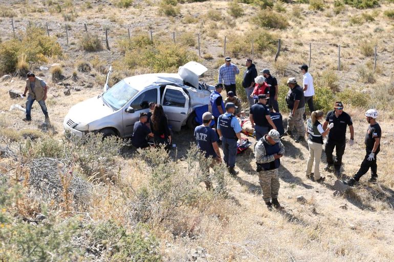 Vuelco en la Cuesta del Rahue: un menor fue trasladado en vuelo sanitario en estado crítico