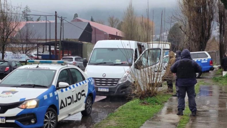Hallaron un hombre muerto adentro de una camioneta estacionada: había fallecido 36 horas antes