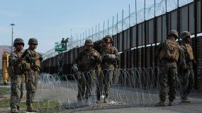 Trump amenazó a México y envía más soldados armados