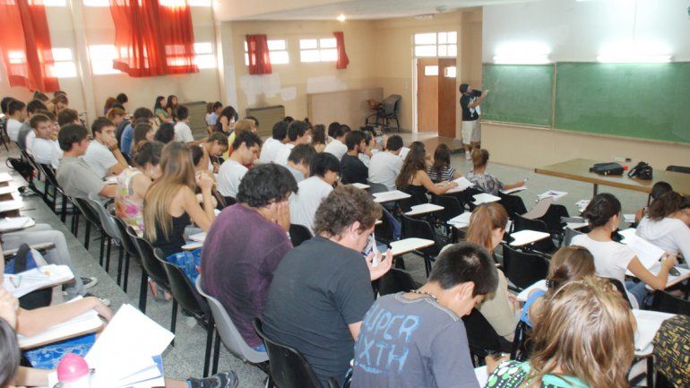 Las inscripciones en la Universidad Nacional del Comahue seguirán en febrero. Hoy hay unos 5000 anotados