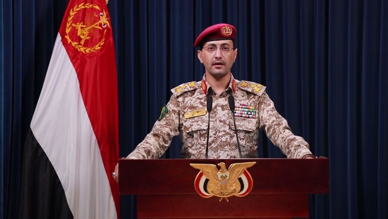 El portavoz militar de los hutíes, Yahya Sarea, lanza amenazas a Occidente en su canal de Telegram El portavoz militar de los hutíes, Yahya Sarea, lanza amenazas a Occidente en su canal de Telegram