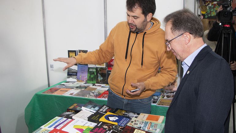 Quedó inaugurada en Plottier la Feria Regional del Libro Meu Quinn