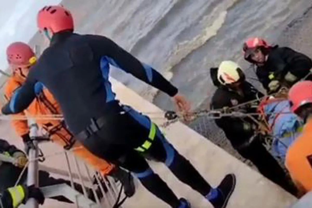 Bomberos rescataron a una mujer que se arrojó al Río de la Plata