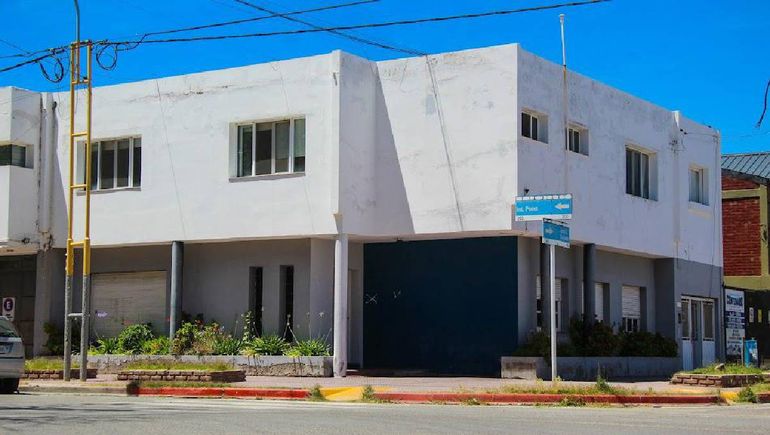 La subsecretaría de Recursos Humanos funciona en la calle Darrieux e Intendente Pons de Centenario, a metros del Palacio Municipal. La subsecretaría de Recursos Humanos funciona en la calle Darrieux e Intendente Pons de Centenario, a metros del Palacio Municipal.
