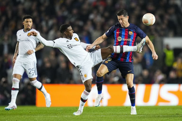 Manchester United y Barcelona buscan su lugar en los octavos de final de la Europa League.