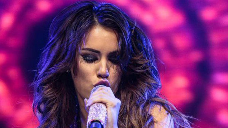 La joven cantante compartió la novedad en Twitter.