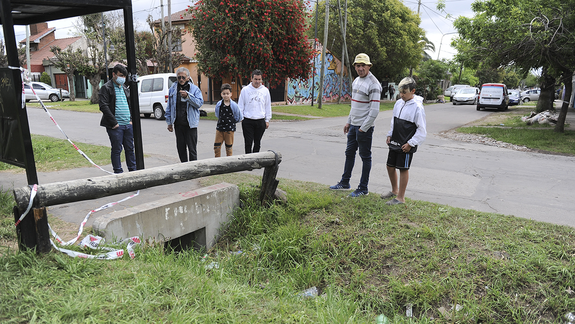 Mató a su pareja en el auto y la tiró en un zanjón