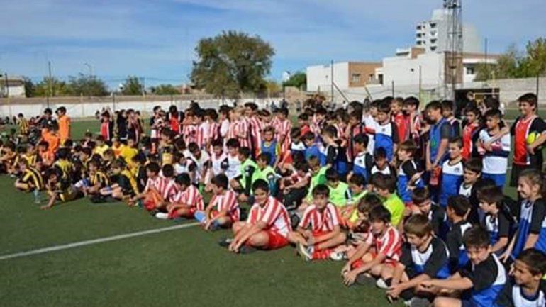 El Rojo se prepara para un encuentro con 500 niños