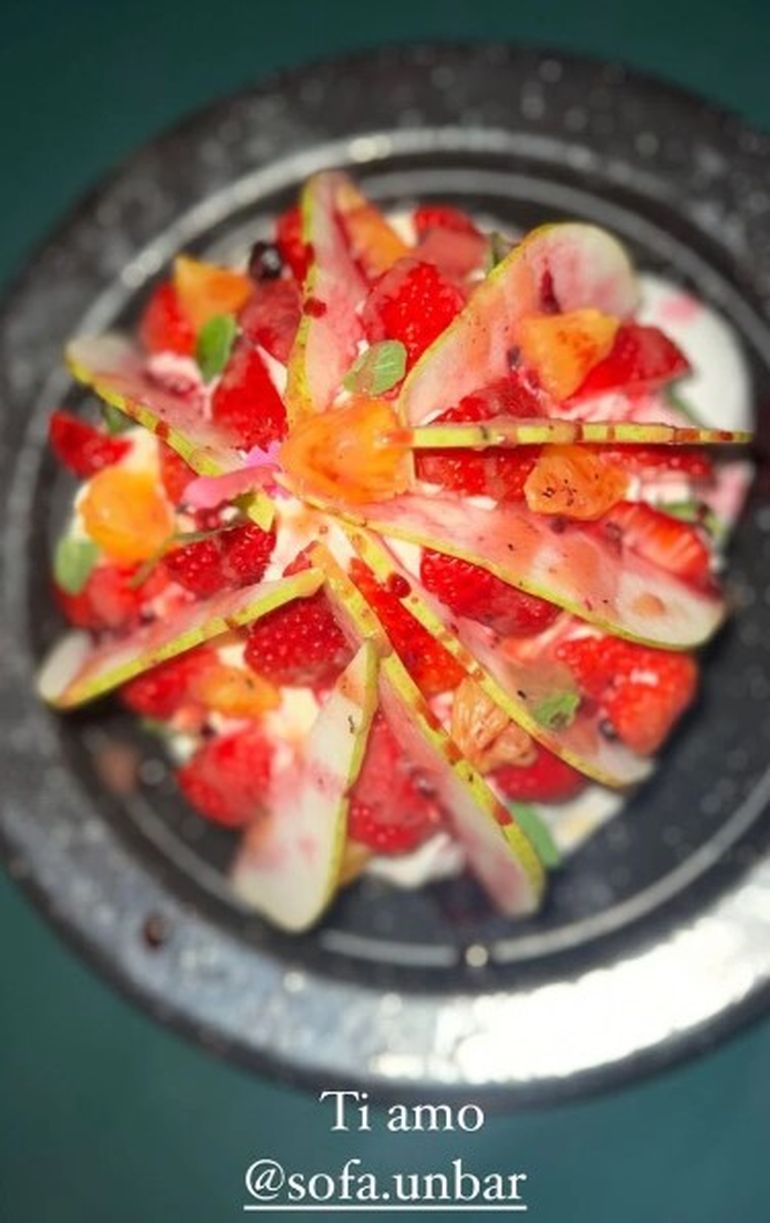 La increíble torta pavlova que eligió Flor Jazmín para soplar las velitas. La increíble torta pavlova que eligió Flor Jazmín para soplar las velitas.