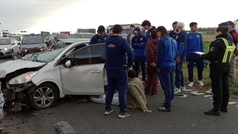 El juvenil de Rosario Central sufrió un fuerte accidente en la autopista