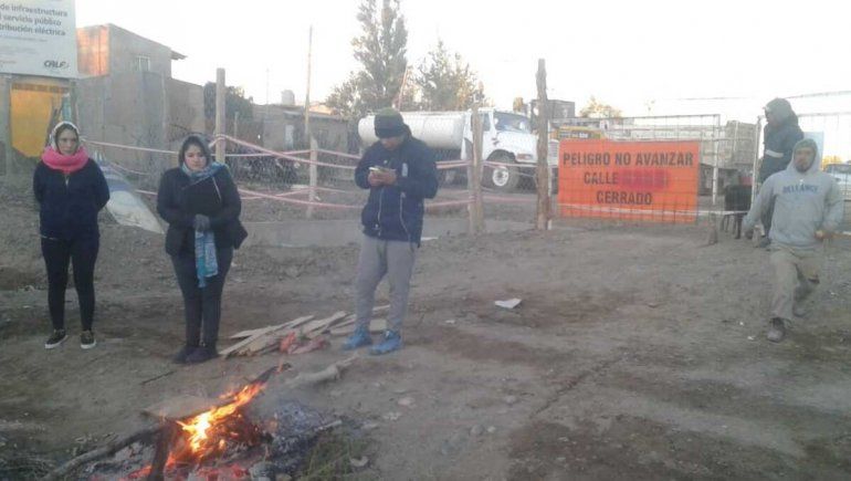 Vecinos del barrio Ignacio Rivas reclaman la conexión de cloacas