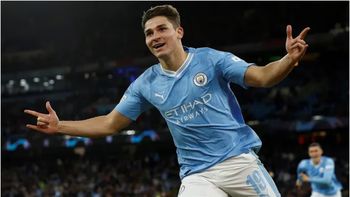 inesperado: la divertida publicidad que protagoniza julian alvarez en inglaterra inesperado: la divertida publicidad que protagoniza julian alvarez en inglaterra