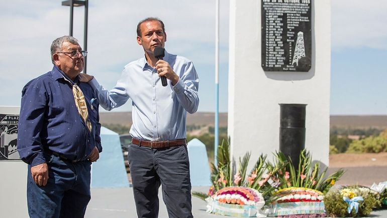 Recordaron los 103 años del descubrimiento del petróleo