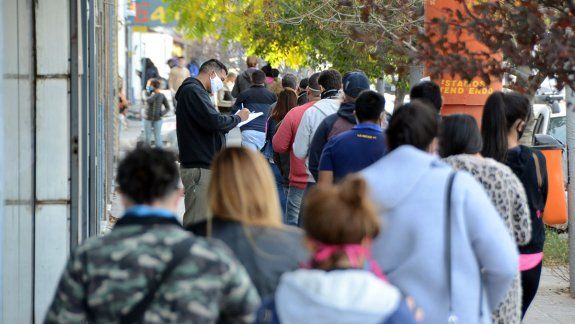 La ola de contagios no se detiene en Neuquén y llegan a 670