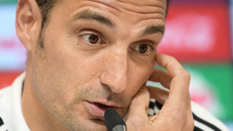 Scaloni dijo que habló con Messi y coordinó que sigue afuera.
