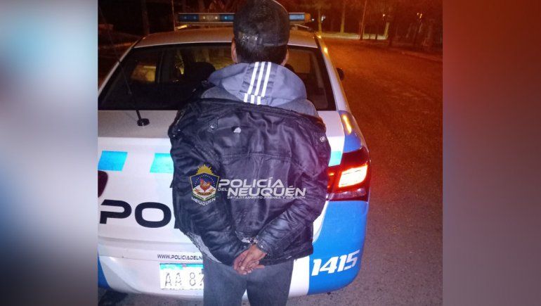 Robó el reloj digital de un taxi y lo agarraron a las cuadras