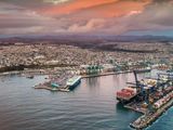 El puerto de San Antonio, un punto de salida clave para la oferta exportable de frutas chilenas.