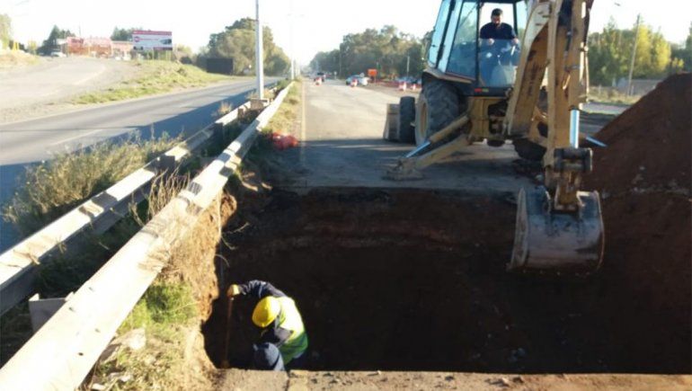 Hallaron un caño cloacal en el sector hundido de la Ruta 7