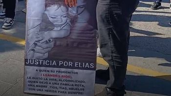 Marcha por Elías, el bebé que murió en un accidente en Puerto Madryn. Marcha por Elías, el bebé que murió en un accidente en Puerto Madryn.
