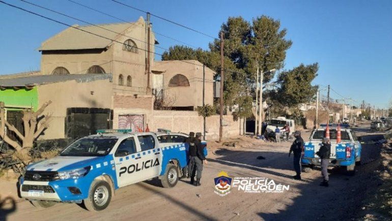Quisieron robarle a un hombre a punta de pistola y los atrapó la poli