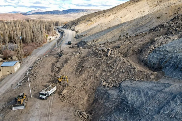 Derrumbe del cerro de la Virgen: cuándo terminarán de reparar la Ruta 43