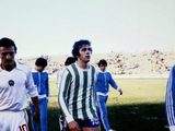 Michel Platini con la camiseta de Kimberley en un partido de primera fase entre Francia y Hungría.