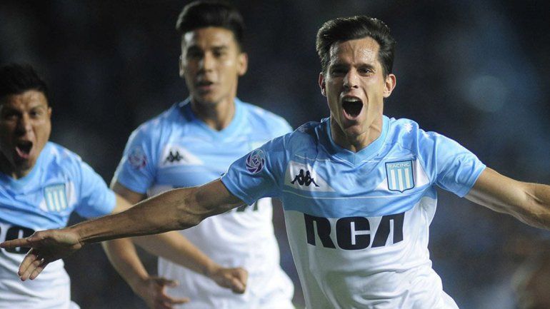 La Academia ganó y sigue en la punta de la Superliga