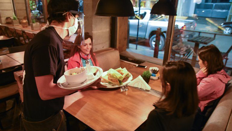 Neuquén: hay 1300 trabajadores menos en la gastronomía