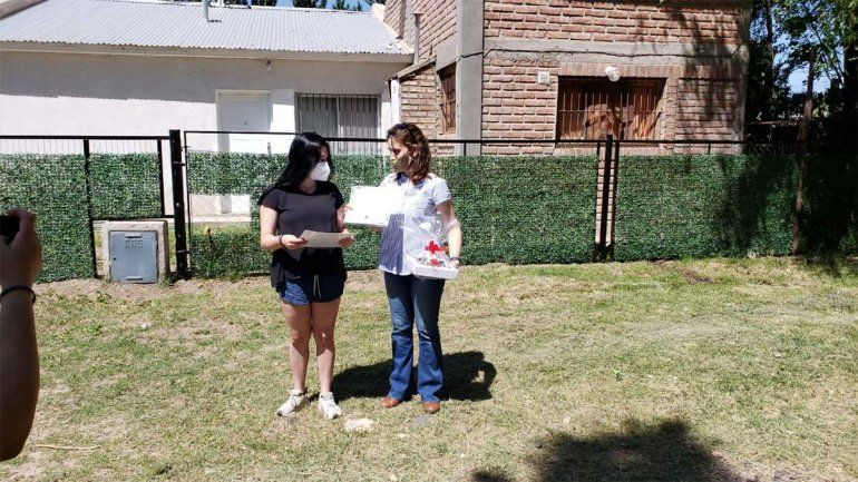 Estudiantes de la Escuela secundaria del IFD N° 6 recibieron su diploma de la mano de los docentes.